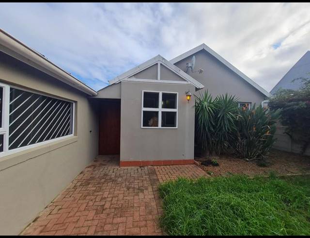 2 BEDROOM HOUSE FOR SALE IN ADMIRALS PARK